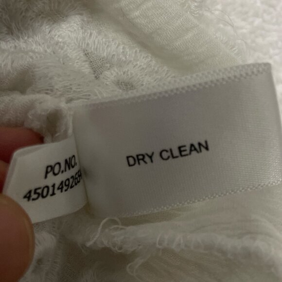 Boston Proper White Embroidered Lace Cotton Sleeveless Blouse With Scalloped Hem - Picture 5 of 8